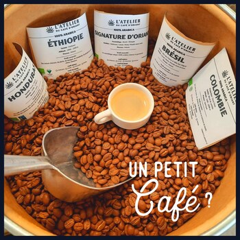 En grain, moulu sur place ou à consommer sur place

On vous propose, en vrac, de délicieux cafés torréfiés avec savoir-faire sur Lorient par @cafedoriant

#cafe #vrac #torrefacteur #expresso #breizhenbouche